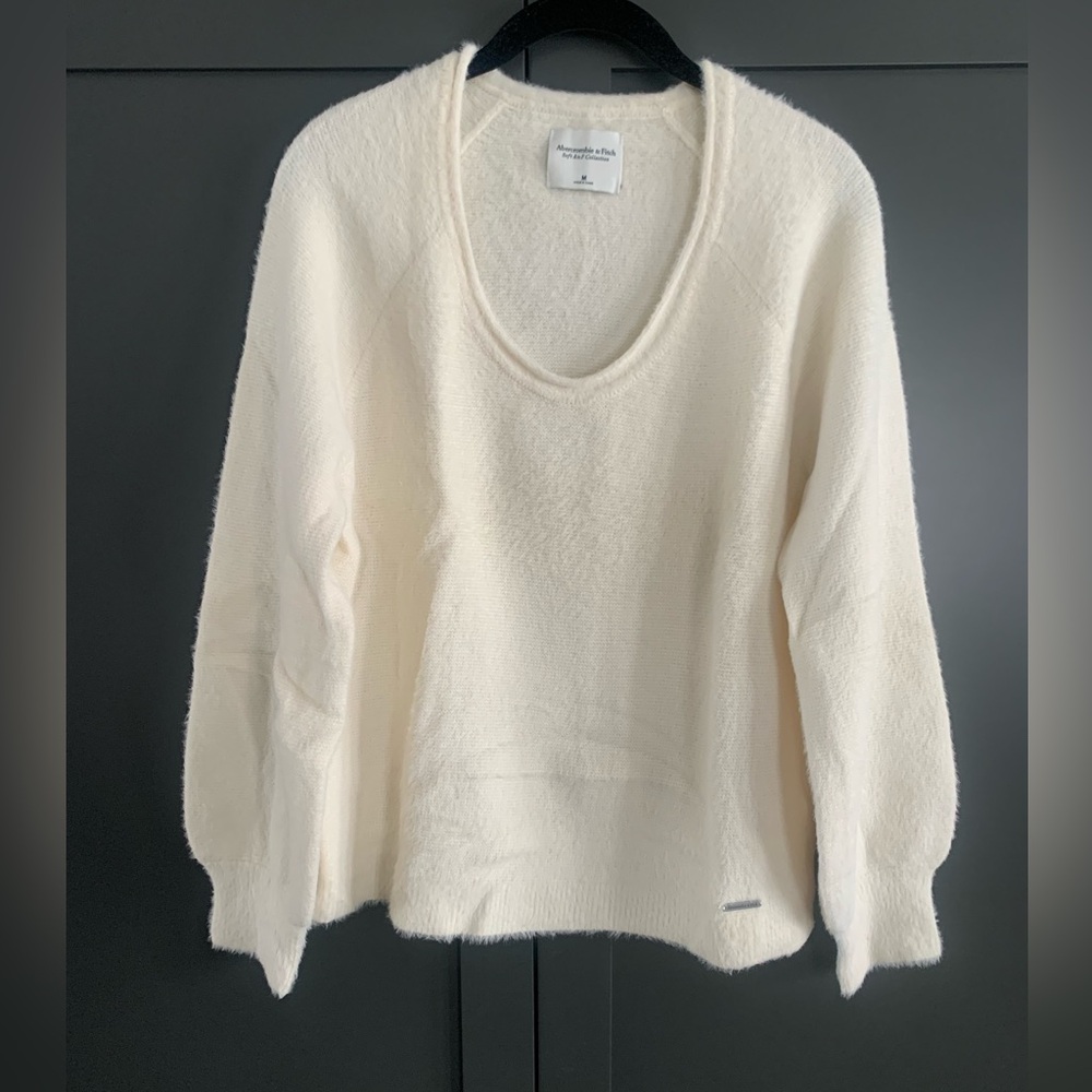 Abercrombie & Fitch Cream Women's Sweater